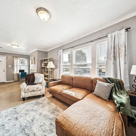 3 Bedroom 1 Bath In Cleveland